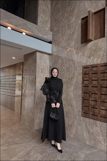 Siyah Angelina Kolu Fırfırlı Elbise