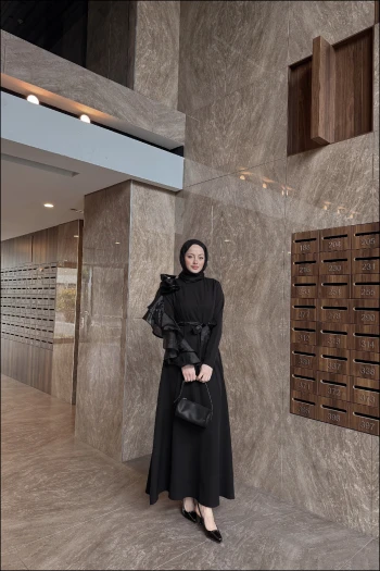 Siyah Angelina Kolu Fırfırlı Elbise