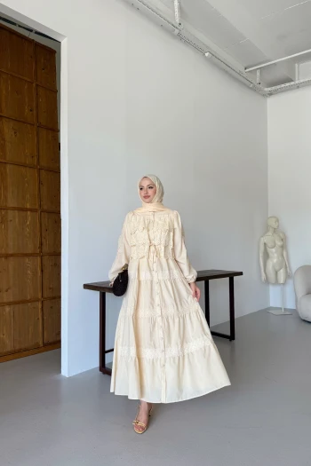 Sarı Güpürlü Dantelli Elbise