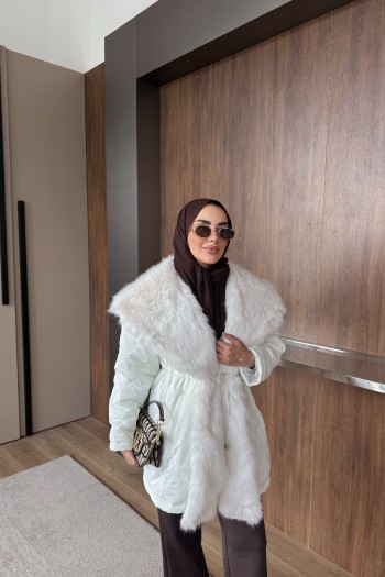 Ekru Yakası Kürklü Mont