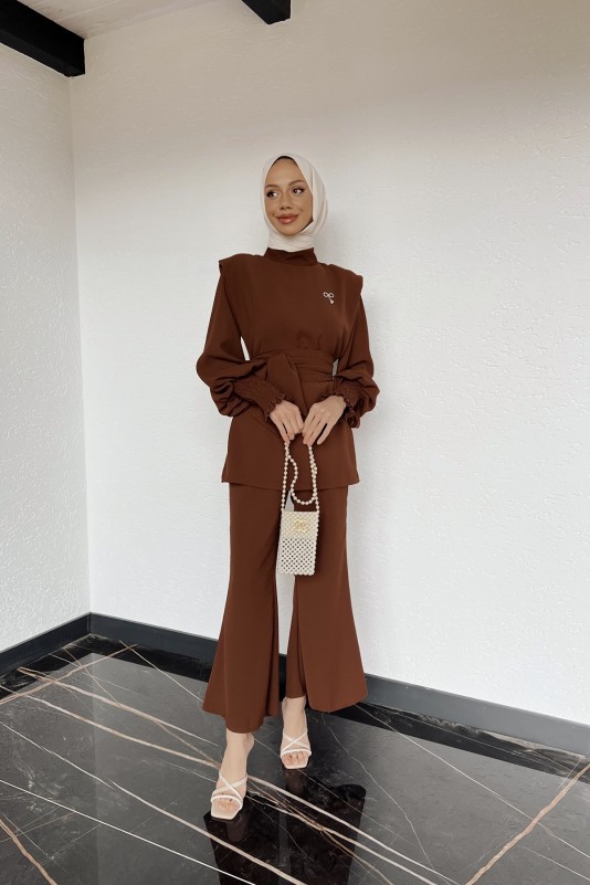 Kahve Broşlu Pantolon Takım
