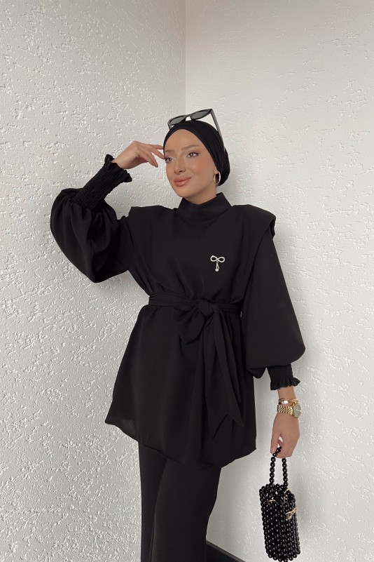 Siyah Broşlu Pantolon Takım