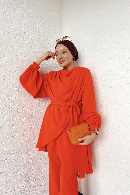 Oranj Degaje Yaka Asimetrik Pantolonlu Takım