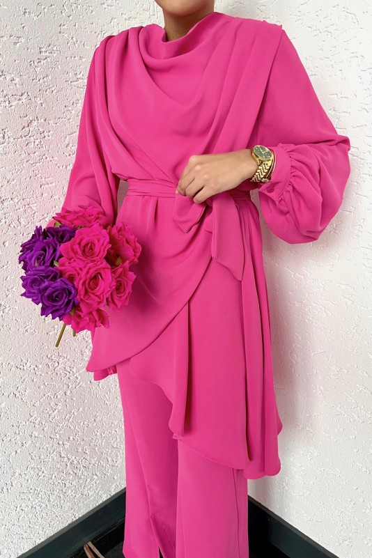 Pembe Degaje Yaka Asimetrik Pantolonlu Takım