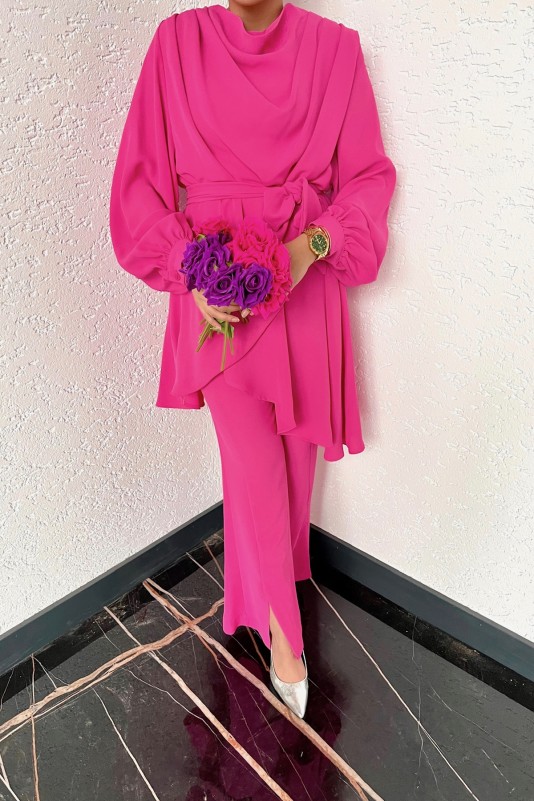 Pembe Degaje Yaka Asimetrik Pantolonlu Takım