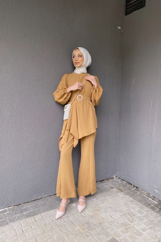Camel Pantolonlu Yırtmaçlı Asimetrik Takım