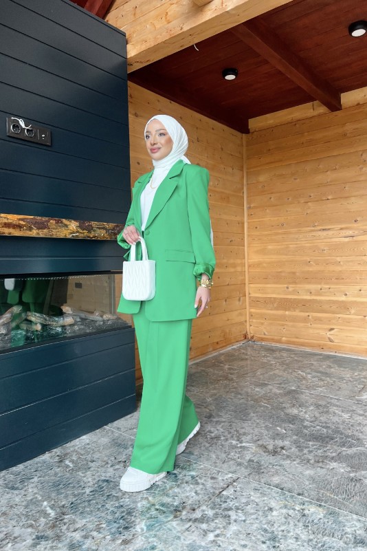 Yeşil Cep Detaylı Ceketli Takım