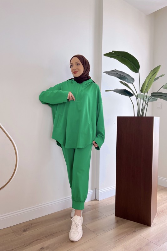 Yeşil Kapüşonlu Spor Takım