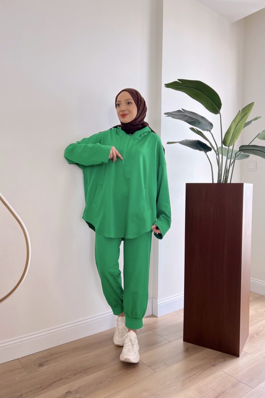 Yeşil Kapüşonlu Spor Takım