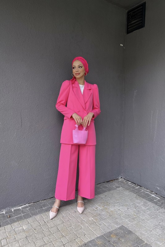 Pembe Cep Detaylı Blazer Ceketli Takım