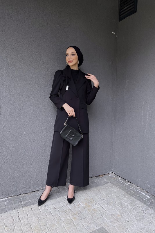 Siyah Cep Detaylı Blazer Ceketli Takım