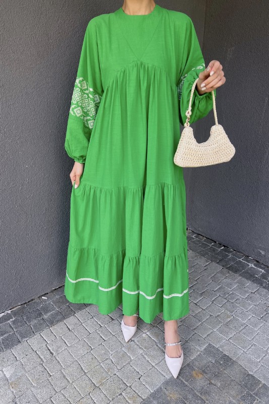 Yeşil Nakışlı Elbise