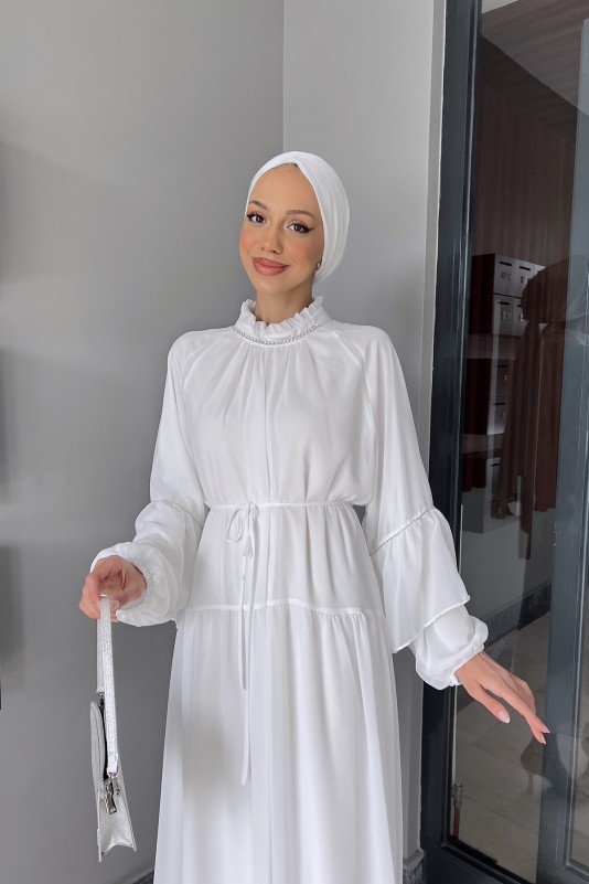 Beyaz Helen Taş Detaylı Şifon Elbise