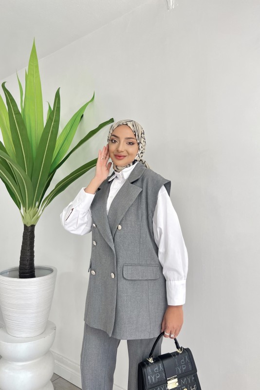 Gri Yelekli Maskülen Takım