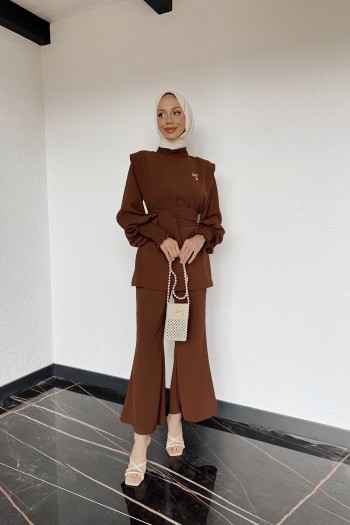 Kahve Broşlu Pantolon Takım