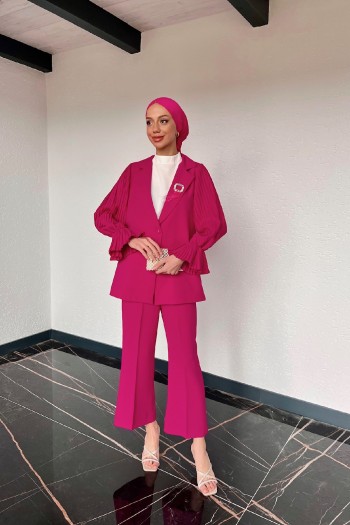 Fuşya Broşlu Ceketli Takım