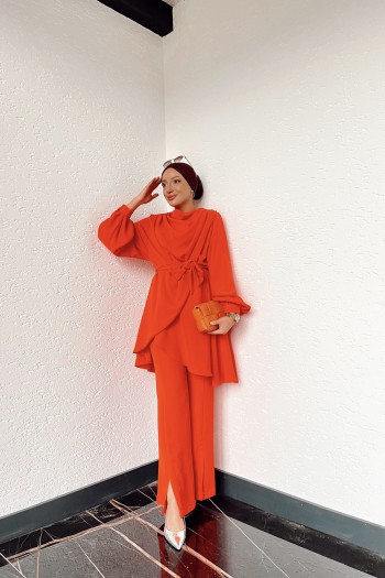 Oranj Degaje Yaka Asimetrik Pantolonlu Takım