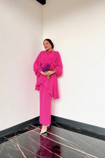 Pembe Degaje Yaka Asimetrik Pantolonlu Takım
