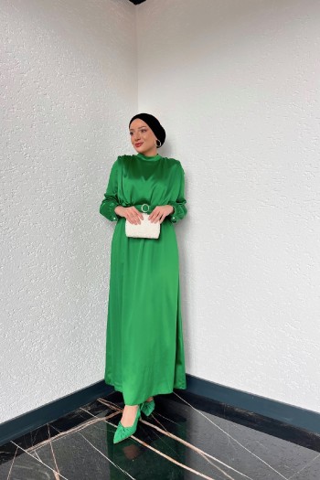 Yeşil İnci Detaylı Saten Elbise