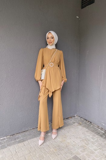Camel Pantolonlu Yırtmaçlı Asimetrik Takım