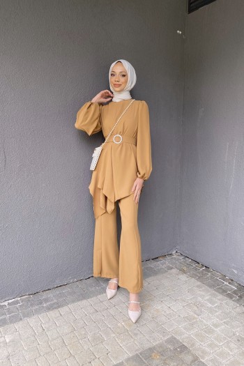 Camel Pantolonlu Yırtmaçlı Asimetrik Takım