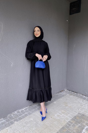 Siyah Yarasa Kollu Elbise