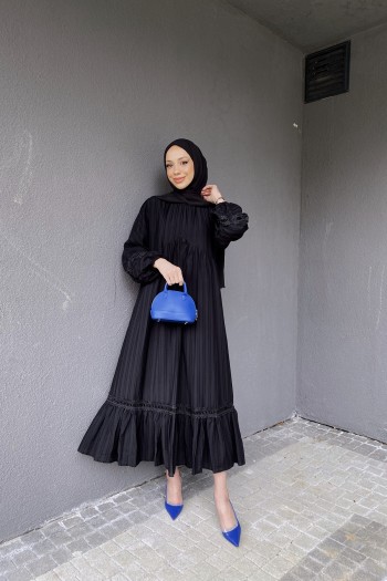 Siyah Yarasa Kollu Elbise
