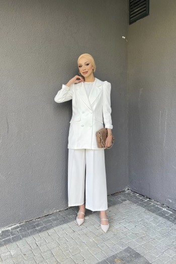 Beyaz Cep Detaylı Blazer Ceketli Takım