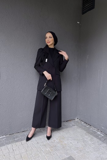 Siyah Cep Detaylı Blazer Ceketli Takım
