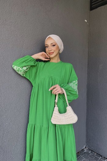 Yeşil Nakışlı Elbise
