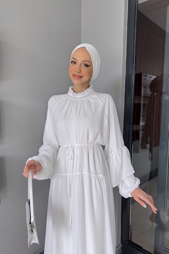 Beyaz Helen Taş Detaylı Şifon Elbise