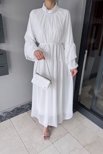 Beyaz Helen Taş Detaylı Şifon Elbise