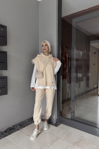 Bej Şardonlu Üçlü Spor Takım