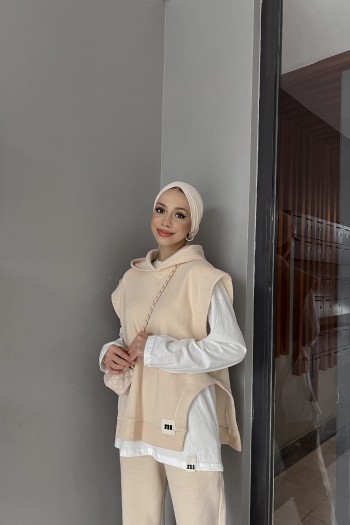 Bej Şardonlu Üçlü Spor Takım